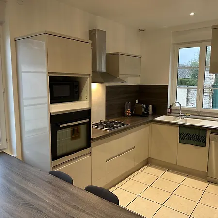 Charmante Maison De 3 Ch Avec Jardin Et Parking